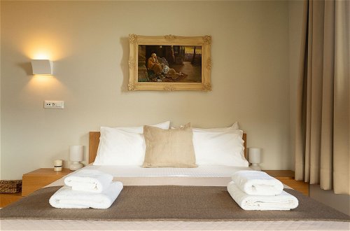 Photo 10 - Luxurious 6- Bed Private Villa in Heraklion Crete