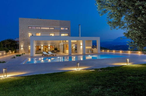 Photo 33 - Luxurious 6- Bed Private Villa in Heraklion Crete