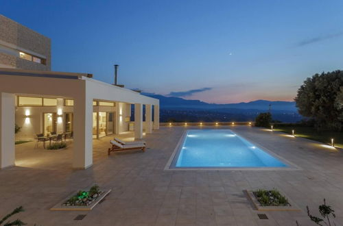 Photo 32 - Luxurious 6- Bed Private Villa in Heraklion Crete