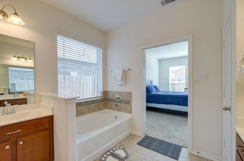 Photo 6 - Spacious Texas Vacation Rental w/ Community Pool