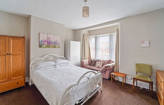 Photo 2 - 4 Bed Homely Retreat - Wolverhampton