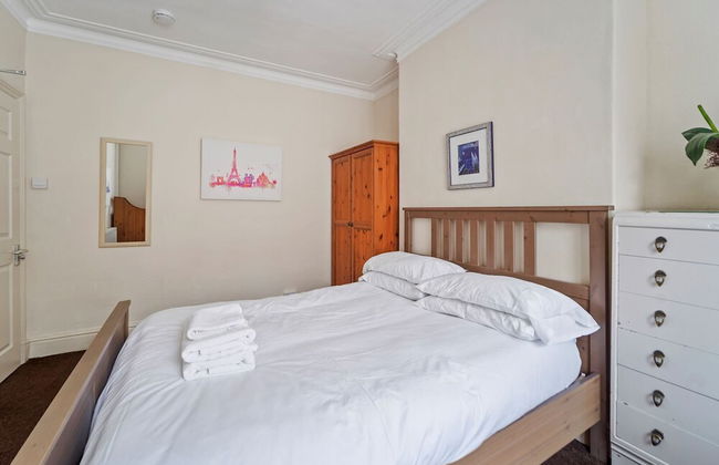 4 Bed Homely Retreat - Wolverhampton - Foto 2