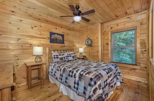 Foto 9 - Hidden Haven Log Cabin w/ Private Hot Tub