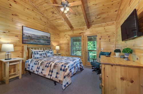 Foto 7 - Hidden Haven Log Cabin w/ Private Hot Tub