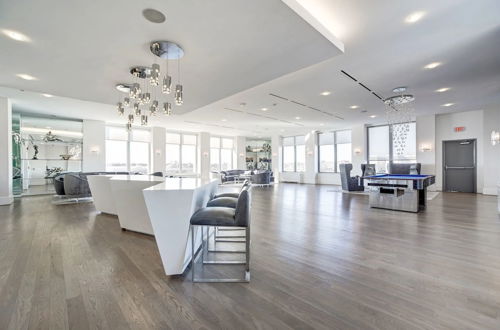 Photo 47 - Sensational & Modern apt in Crystal City