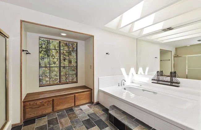 Alpenglow Chateau by Avantstay Ideal Big Bear Location w/ Pool Table & Hot Tub! - Foto 27