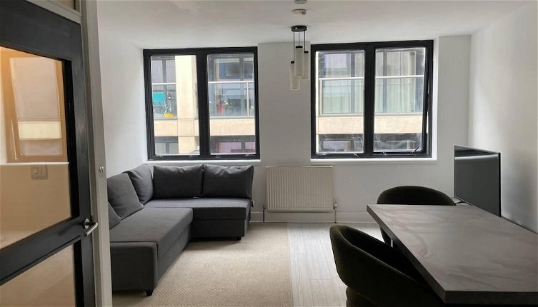 Photo 1 - Beautiful 2-bed Apartment in Central London