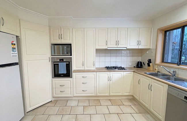 Stylish Retreat at Wheelers Hill 5BRM - Foto 18
