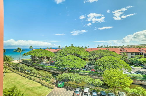 Photo 6 - Cute Beachfront Condo w/ Lanai & Resort Pools