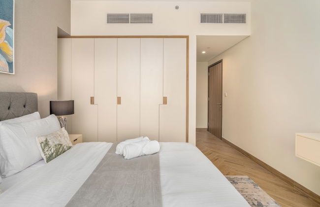 Whitesage - Super Spacious Apt with Dubai Garden Glow Views - Photo 12