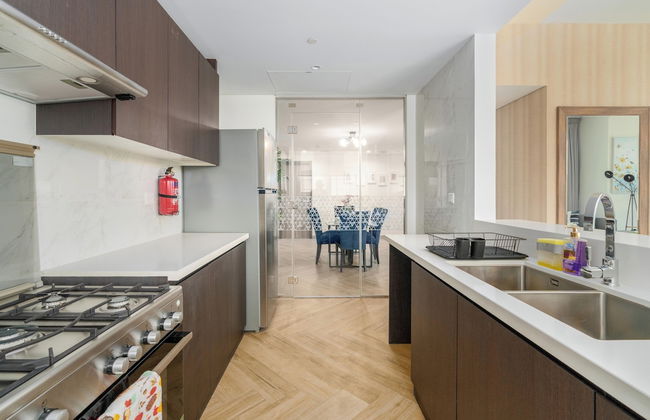 Whitesage - Super Spacious Apt with Dubai Garden Glow Views - Photo 14