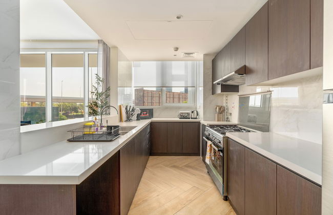 Whitesage - Super Spacious Apt with Dubai Garden Glow Views - Photo 16