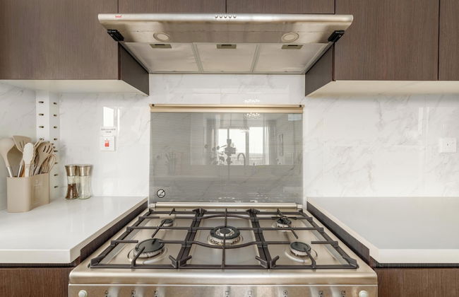 Whitesage - Super Spacious Apt with Dubai Garden Glow Views - Photo 15