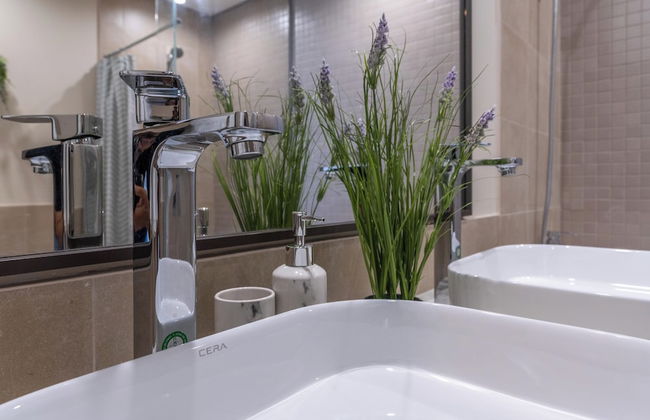 Whitesage - Super Spacious Apt with Dubai Garden Glow Views - Photo 31