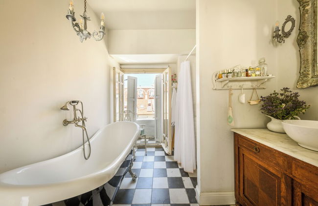 Elegant 1BR Apt w Balcony in the City - Foto 44