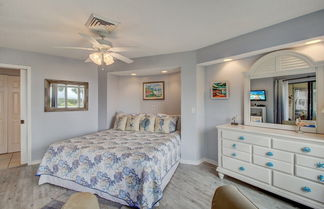 Photo 3 - 103 D Port O Call by Avantstay Close to Beach Community Pool