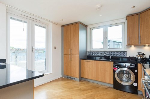 Foto 15 - 403 Outstanding Penthouse in Vibrant Leith With Secure Parking
