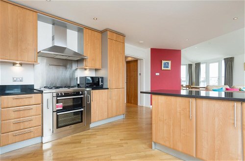 Foto 13 - 403 Outstanding Penthouse in Vibrant Leith With Secure Parking
