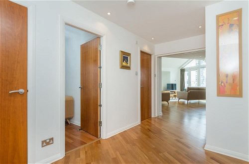 Photo 23 - 403 Outstanding Penthouse in Vibrant Leith With Secure Parking