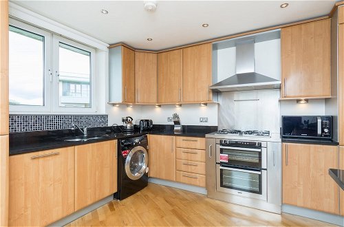 Photo 14 - 403 Outstanding Penthouse in Vibrant Leith With Secure Parking