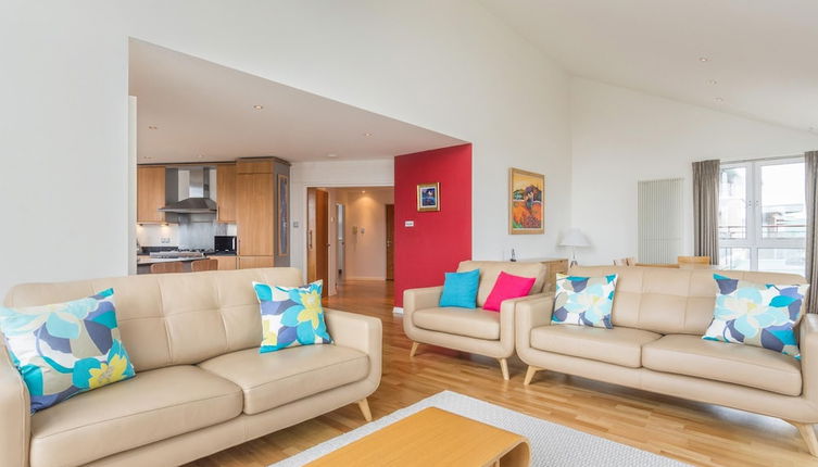 Foto 1 - 403 Outstanding Penthouse in Vibrant Leith With Secure Parking