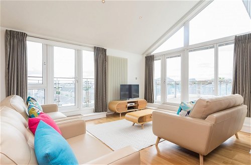 Photo 16 - 403 Outstanding Penthouse in Vibrant Leith With Secure Parking