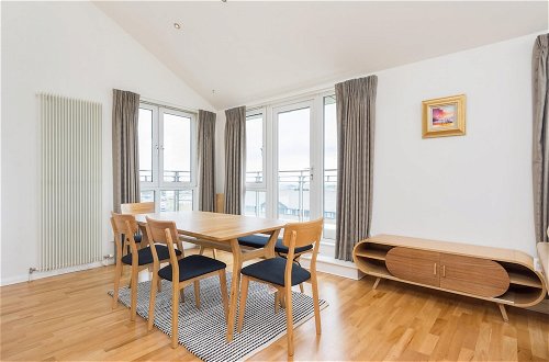 Photo 17 - 403 Outstanding Penthouse in Vibrant Leith With Secure Parking
