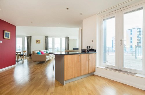 Foto 20 - 403 Outstanding Penthouse in Vibrant Leith With Secure Parking