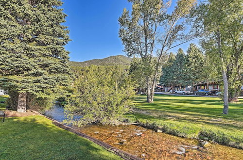 Foto 16 - Red River Townhome With Balcony & Mtn Views