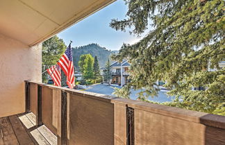 Photo 2 - Red River Townhome With Balcony & Mtn Views