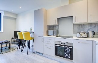Foto 1 - Beautiful 1-bed Apartment in Cheam, Sutton