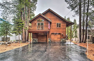 Photo 1 - Luxe Truckee Cabin w/ Golf Course View & Deck