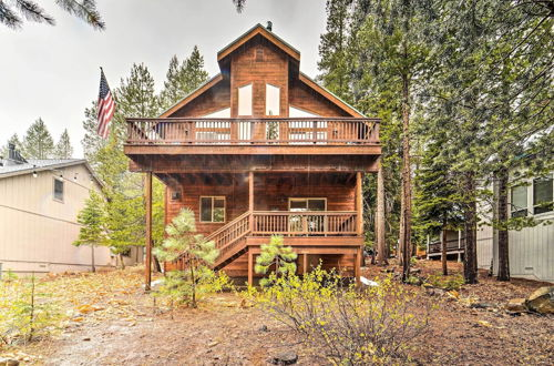 Photo 29 - Luxe Truckee Cabin w/ Golf Course View & Deck