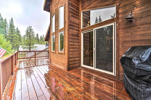 Photo 16 - Luxe Truckee Cabin w/ Golf Course View & Deck
