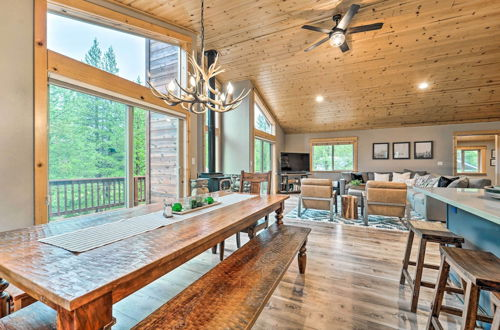 Photo 11 - Luxe Truckee Cabin w/ Golf Course View & Deck
