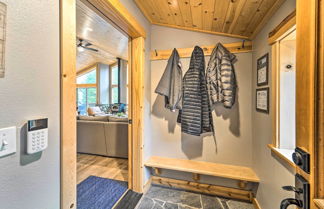 Photo 3 - Luxe Truckee Cabin w/ Golf Course View & Deck