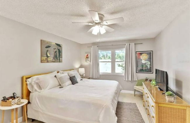 2 Bed 2 Bath Centrally Located - Foto 2