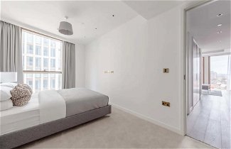 Photo 3 - Luxurious 2BD Flat by the River - Vauxhall