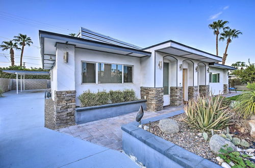 Photo 13 - Mid-mod Palm Springs Home: Casita + Fire Pit