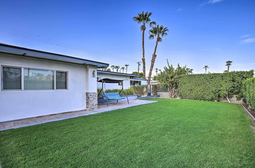 Photo 10 - Mid-mod Palm Springs Home: Casita + Fire Pit