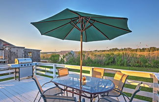 Photo 1 - Quaint Coastal Cottage With Patio