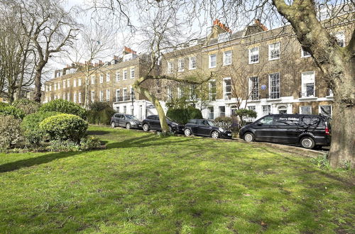 Photo 18 - Historic Family Home Near Hampstead Heath by Underthedoormat