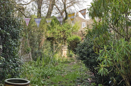 Photo 19 - Historic Family Home Near Hampstead Heath by Underthedoormat