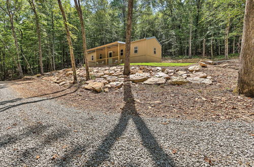 Foto 16 - Tallassee Cabin w/ Forest Views Near Creek