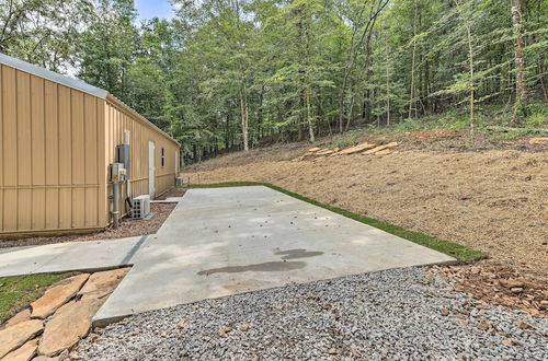 Foto 4 - Tallassee Cabin w/ Forest Views Near Creek