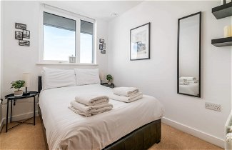 Foto 3 - Modern Comfort: Stratford 3BR Duplex