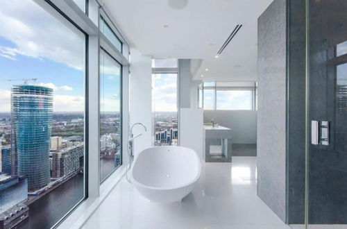 Foto 33 - Stunning 4-bed Duplex Penthouse in London