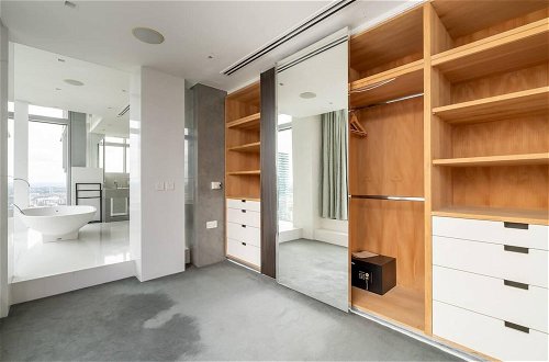 Foto 43 - Stunning 4-bed Duplex Penthouse in London