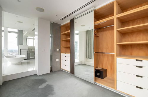 Foto 44 - Stunning 4-bed Duplex Penthouse in London