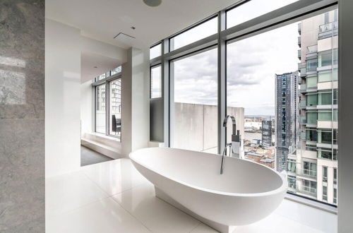 Foto 31 - Stunning 4-bed Duplex Penthouse in London